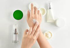 Hvordan plejer man hænder? Oliemanicure derhjemme, naturlig behandling & blødsætninger