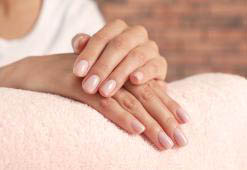 Gel af! Hvordan reparerer man beskadigede negle efter manicure med gel-neglelak?