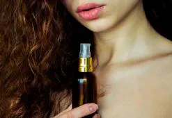 Smukt hår med det samme - Hvad er et hårserum og hvordan virker det?